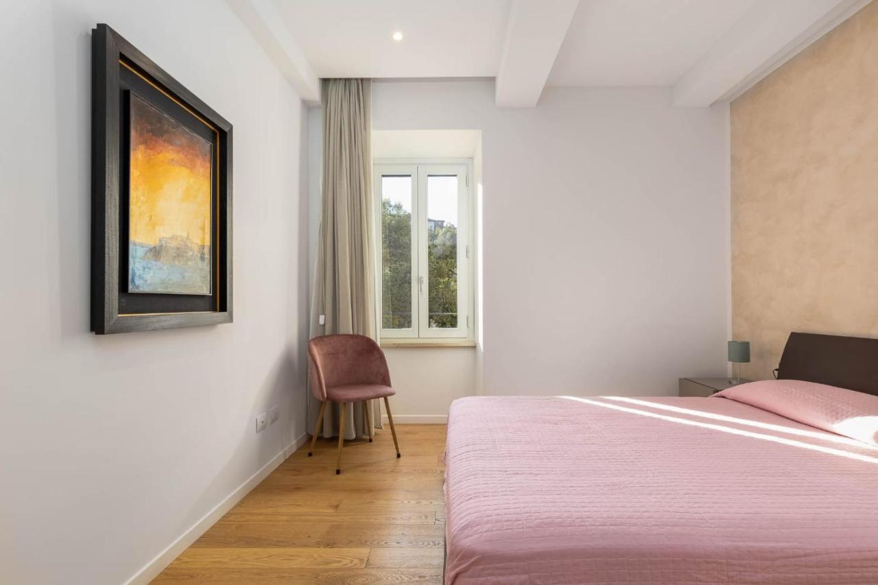 Siena Historic Center Stylish Flat With Balcony! Apartment Bagian luar foto