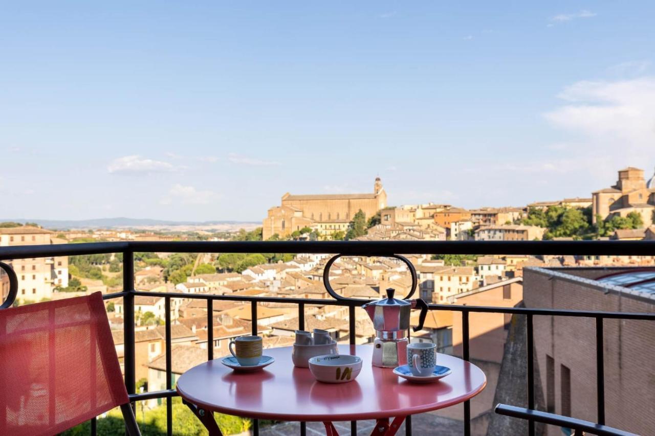 Siena Historic Center Stylish Flat With Balcony! Apartment Bagian luar foto