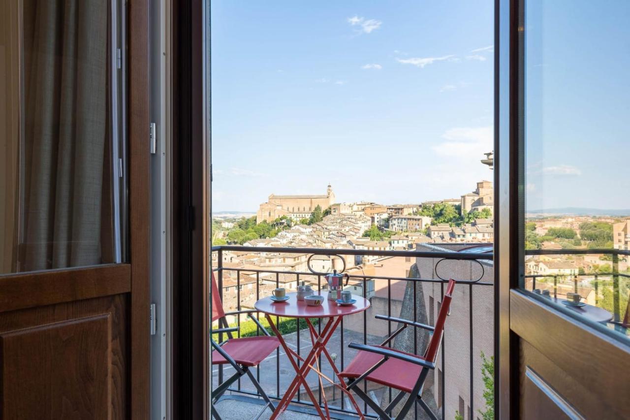 Siena Historic Center Stylish Flat With Balcony! Apartment Bagian luar foto